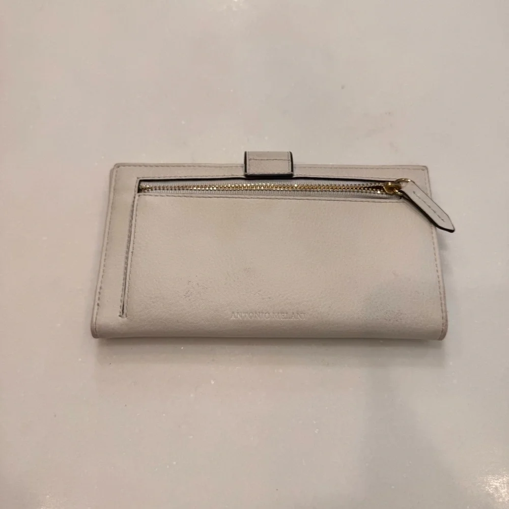 ANTONIO MILANI Women’s White leather long bifold snap close wallet